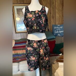 2-PC SET: Torrid Camo Floral Zip-Front Compression Sport Bra (2X) & Short (1X)